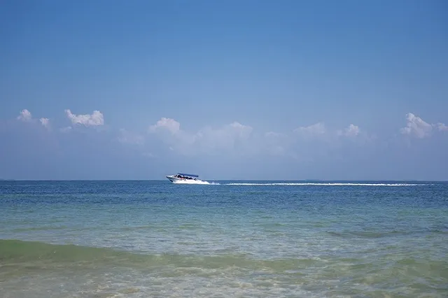 Спасатели обнаружили пропавший в Каспийском море катер