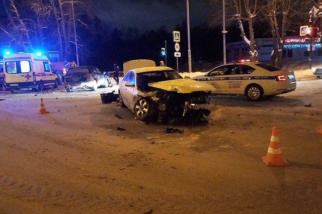 Машина столкнулась с грейдером: ДТП, в котором разбилась мать троих детей, попало на видео