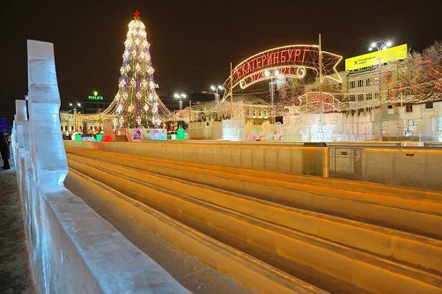 На площади 1905 года вновь открыли Ледовый городок
