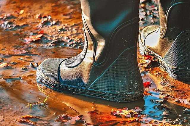 Екатеринбурженка обожгла ноги кипятком из-за коммунальной аварии на Тверитина