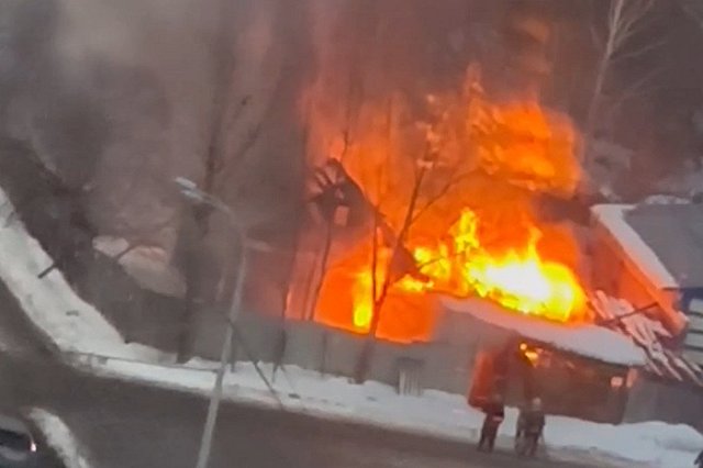 Юго-Запад заволокло чёрным дымом