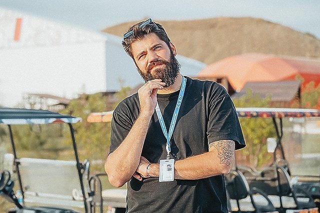 Екатеринбургского режиссёра обвинили в насилии и унижении сотрудников. Ранее работницы жаловались на домогательства