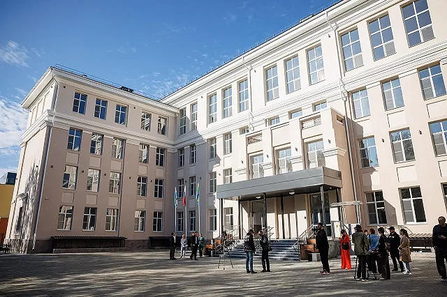 В Екатеринбурге капитально отремонтировапи школу, построенную 68 лет назад