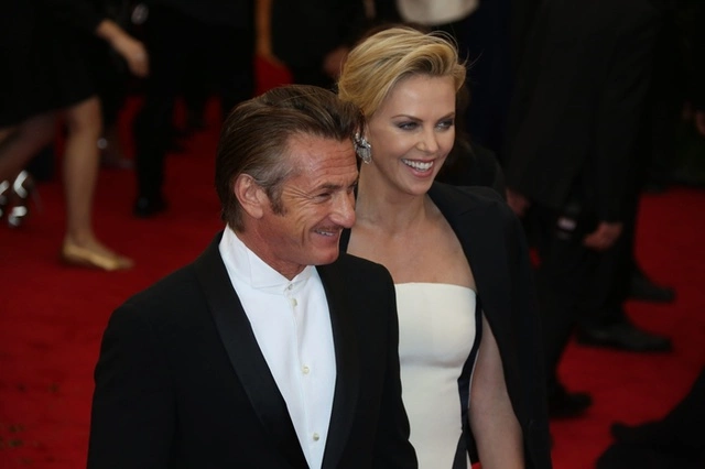 Шон Пенн решил усыновить ребенка Шарлиз Терон