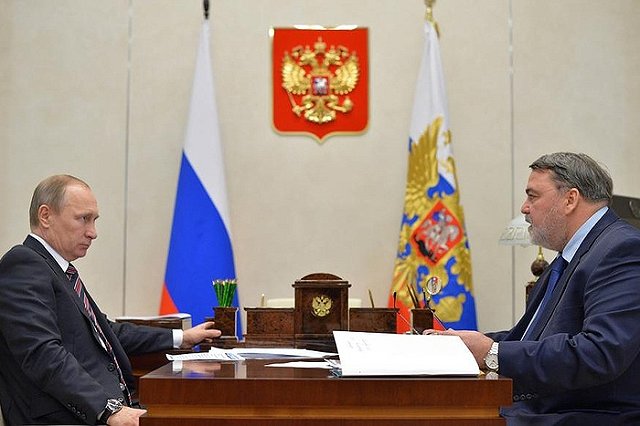 Путин призвал естественные монополии «вести себя поскромнее»