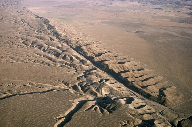 Землетрясения в Калифорнии связали с Луной и Солнцем