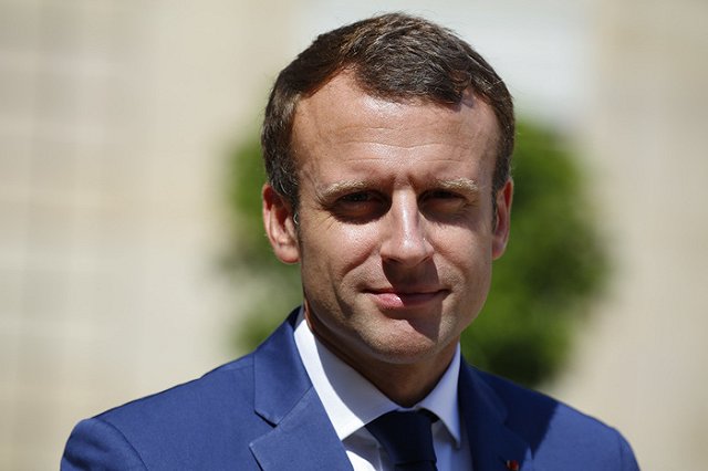 Макрон «спустил» на визажиста 26 тыс. евро, но уже пообещал начать экономить