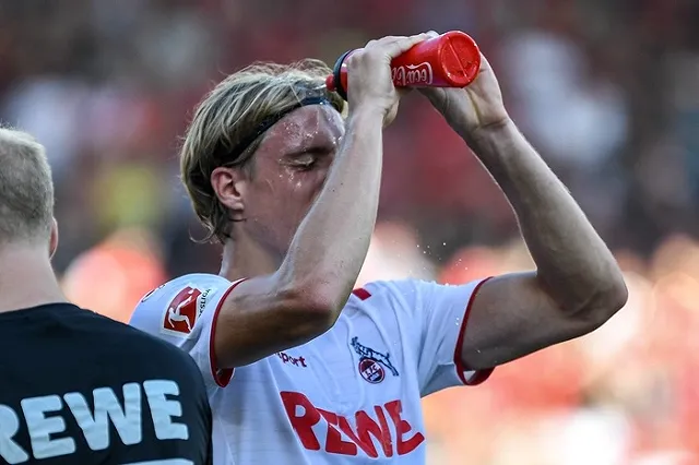 Водитель сделал глоток воды и схлопотал штраф