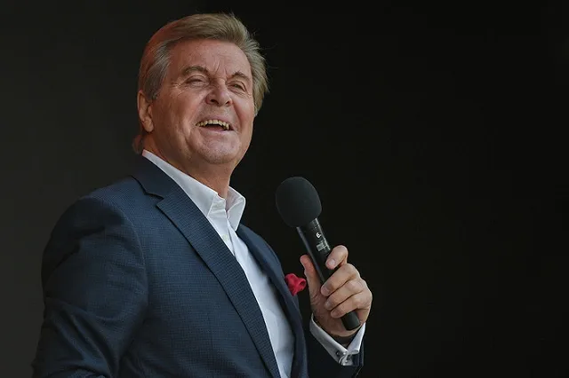 У народного артиста РСФСР Льва Лещенко начался отёк лёгких