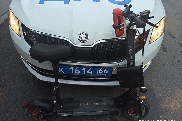 Пьяного екатеринбуржца арестовали за езду на электросамокате без прав