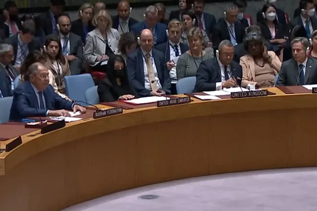 Лавров: Республики Донбасса делают то, что им сказал Зеленский — возвращаются в Россию