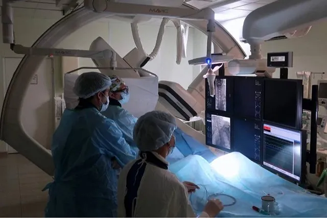 В Свердловской области сняли с поезда пассажирку с внутренним кровотечением