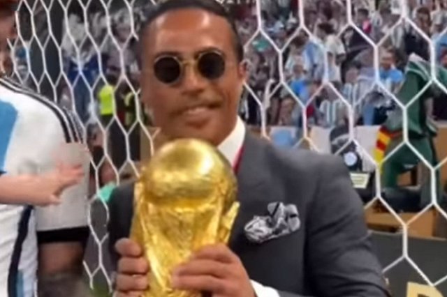 ФИФА выясняет, что делал на поле с трофеем ЧМ-2022 в Катаре турецкий шеф-повар