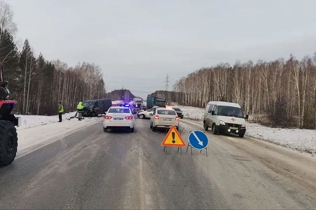 На Тюменском тракте из-за смертельного ДТП ограничили движение