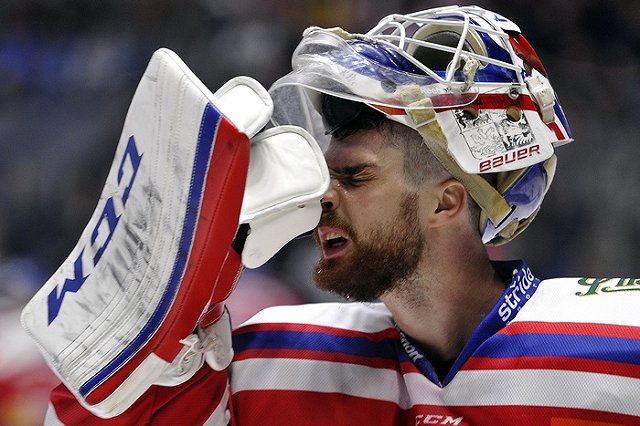 Ударивший арбитра вратарь «Сибири» дисквалифицирован на пять матчей