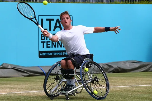 МФЦ: инвалид, который полз по лестнице за загранпаспортом, нас опорочил