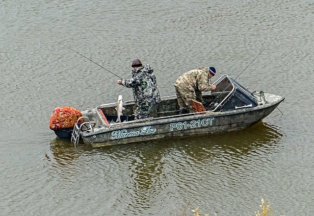 В Екатеринбурге на озере пропали двое мужчин