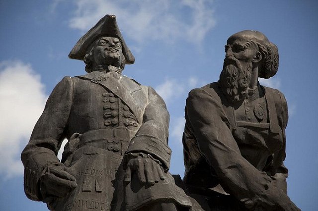 Мэрия Екатеринбурга попросила Константина Грюнберга доработать горельеф