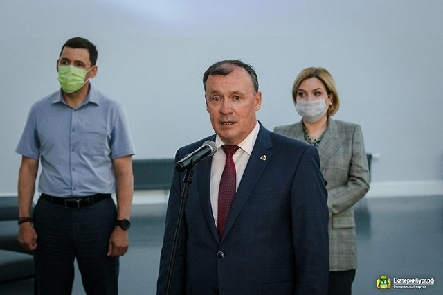 Мэр Екатеринбурга анонсировал QR-коды в ресторанах и барах