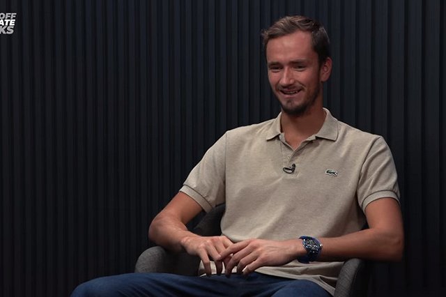 Отец Даниила Медведева задумался о звании Героя России для сына