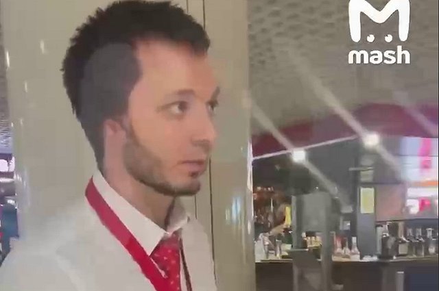 «Уровень сервиса — дно»: екатеринбуржцы раскритиковали сотрудника «Уральских авиалиний»