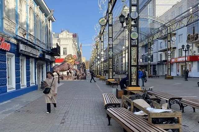 Жители дома по улице Вайнера попросили защитить их от медиаэкрана