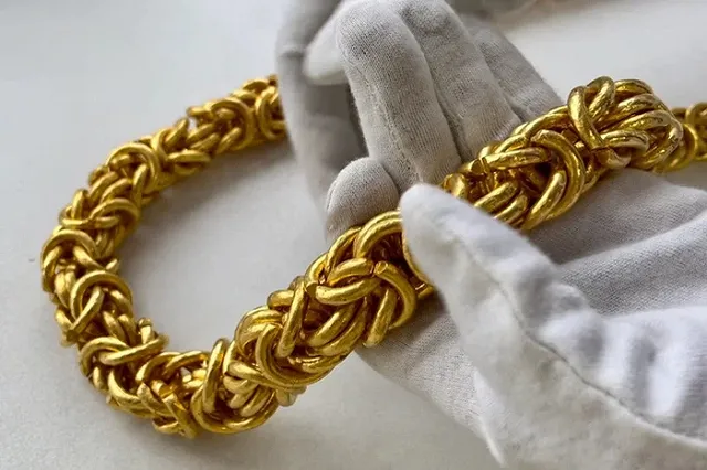 Задержанного в Кольцово с «бычьей» золотой цепью пассажира будут судить