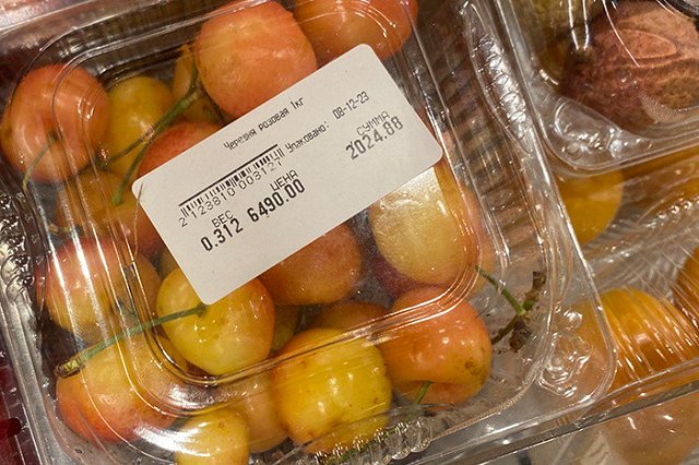 В Екатеринбурге стали продавать черешню по 6,5 тысяч рублей