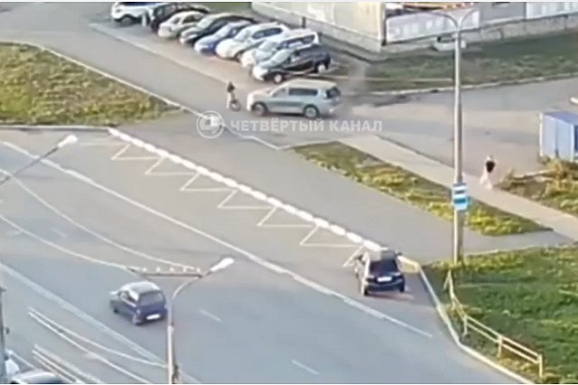 Водитель внедорожника в Каменске-Уральском не глядя переехал ребенка на велосипеде