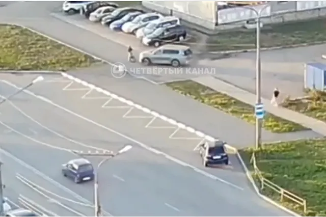 Водитель внедорожника в Каменске-Уральском не глядя переехал ребенка на велосипеде