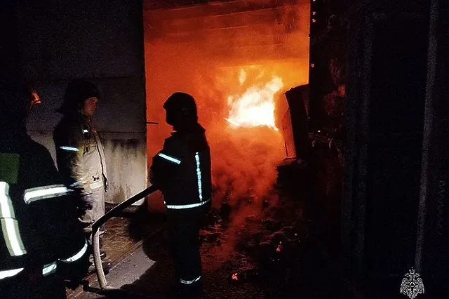 Под Екатеринбургом загорелся крупный склад