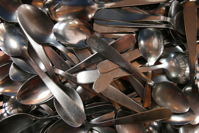 Депутаты ГД не смогли объяснить прежние аномально низкие цены в своей столовой