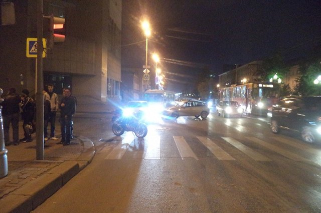 Мотоциклист пострадал в столкновении с «Ладой Калиной» на проспекте Ленина