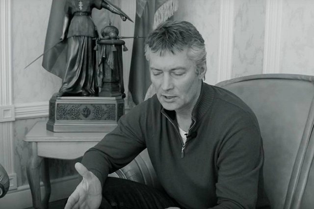 Ройзман объяснил, почему россияне поверили фейковой новости о кемеровчанах