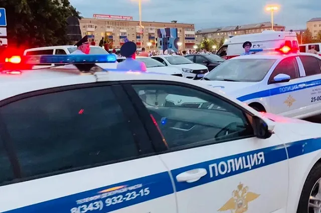 Свердловские силовики приехали к пенсионеру, угрожающему покончить с собой