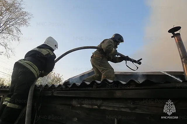 Десятилетняя девочка получила обширные ожоги при пожаре в частном доме в Дегтярске