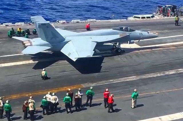 К берегам Ирана движется армада кораблей США