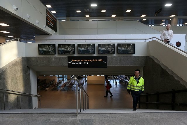 Пытавшийся проехать через демонстрацию депутат уехал на лечение за рубеж