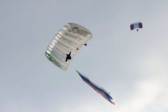 Мужчина разбился во время прыжка с парашютом в Пермском крае