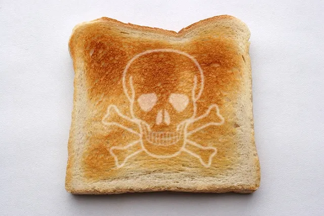 Ученые: Одновременно употреблять белки и простые углеводы нельзя