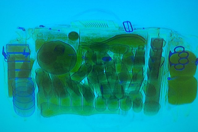 В Кольцово у пассажира изъяли кастет, купленный в качестве сувенира