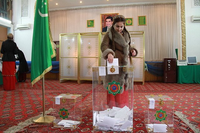 Власти Туркмении прекратят бесплатную подачу населению газа, воды и света