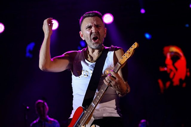 «Жизнь меня ничему не учит»: Шнуров вновь женится