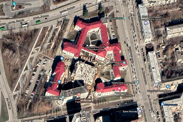 Во дворе медгородка — объекта конструктивизма — строят шестиэтажную лабораторию