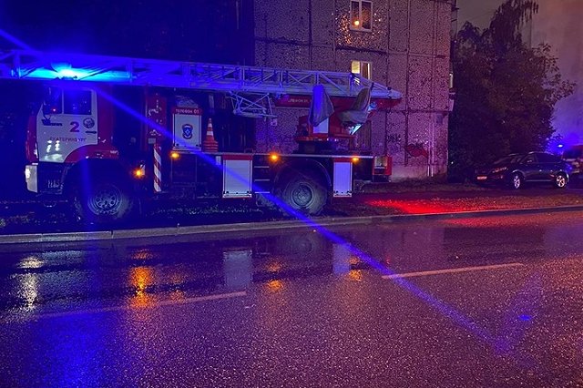 В Екатеринбурге при пожаре в многоквартирном доме погибла молодая женщина