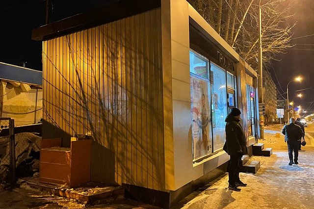 В Екатеринбурге полицейские изъяли сотни бутылок с подозрительным алкоголем