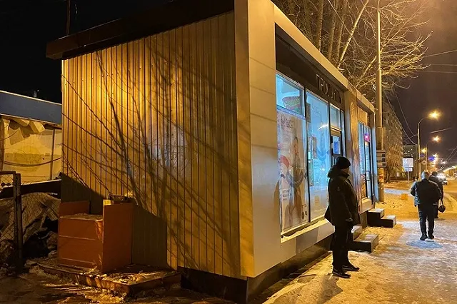 В Екатеринбурге полицейские изъяли сотни бутылок с подозрительным алкоголем