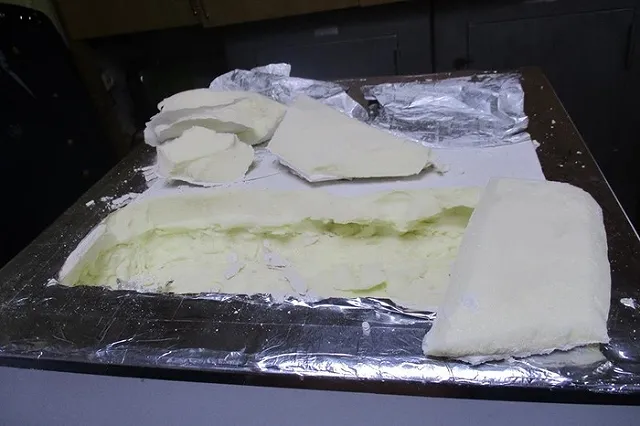 Сотрудники свердловской колонии обнаружили в подаренном холодильнике 11 «мобильников»