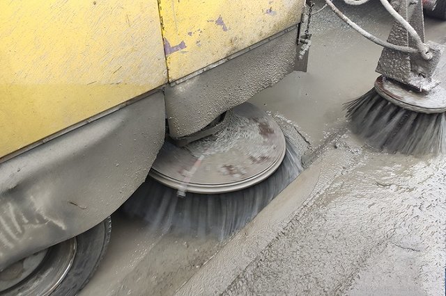 В Екатеринбурге не будут покупать технику для уборки города. Общественный транспорт под вопросом