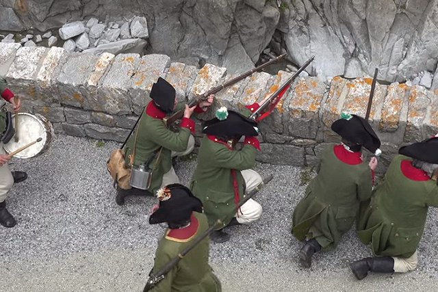 В Швейцарии решили, что Россия должна оплатить очистку памятника Суворову